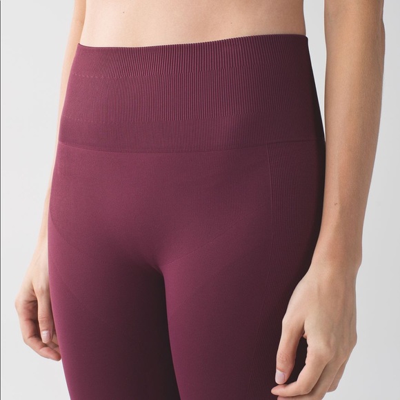 Lululemon Zone In Tight Size 2 in Wine Berry - Picture 2 of 9